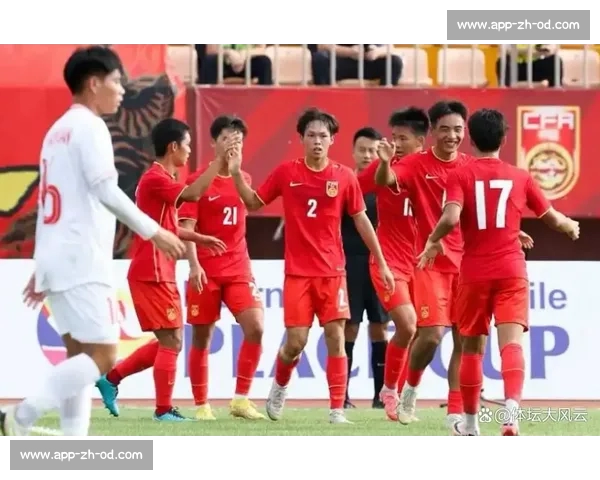 国足迎战中国香港：客队剑指破门保平，边路对决暗藏玄机